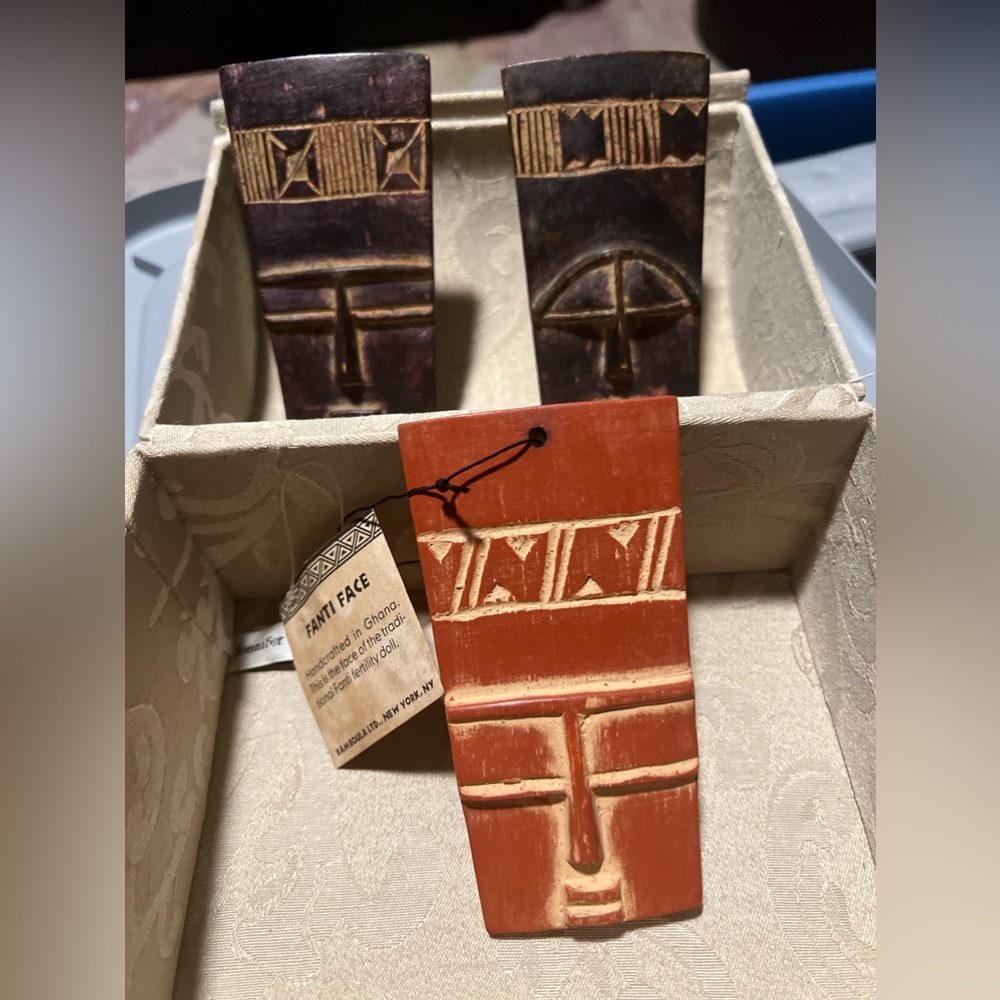 F anti Face Napkin Holders & Wall Decor